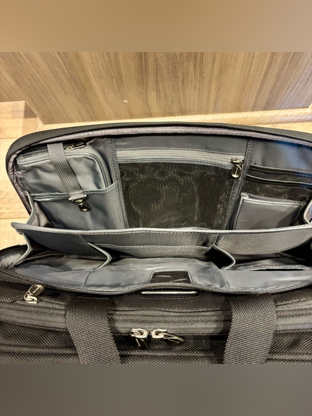 Briggs & Riley Large Travel Brief - Picture 10 of 13